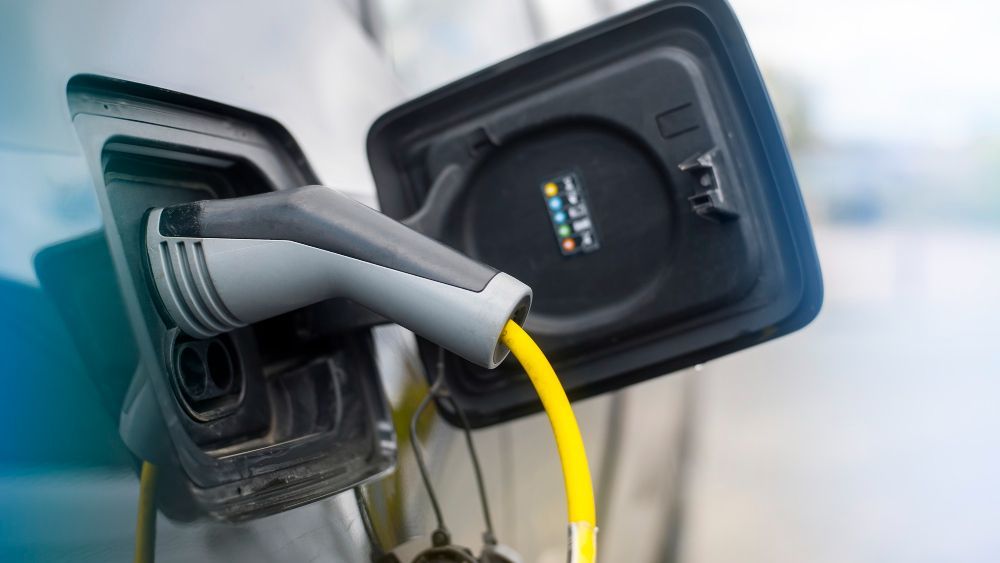 Cargadores eléctricos en la A-5 puntos de carga rápida en ruta